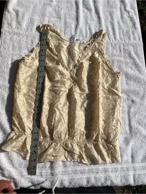 Old navy Light ( gold) Cream Floral V-Neck Sleeveless Top size large